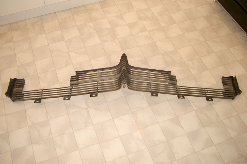 1967 Buick Riviera Grille Pt 1349467 In aged original condition with 
